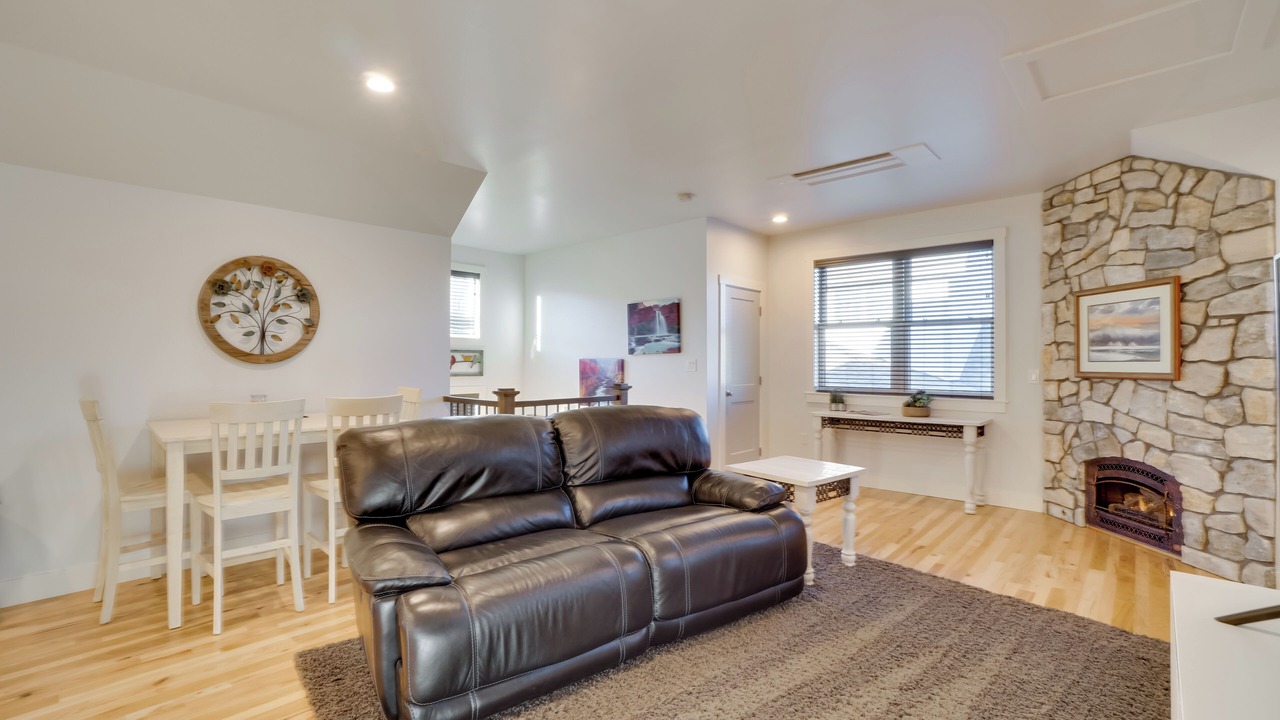 Photo of Livingroom in Castle Rock