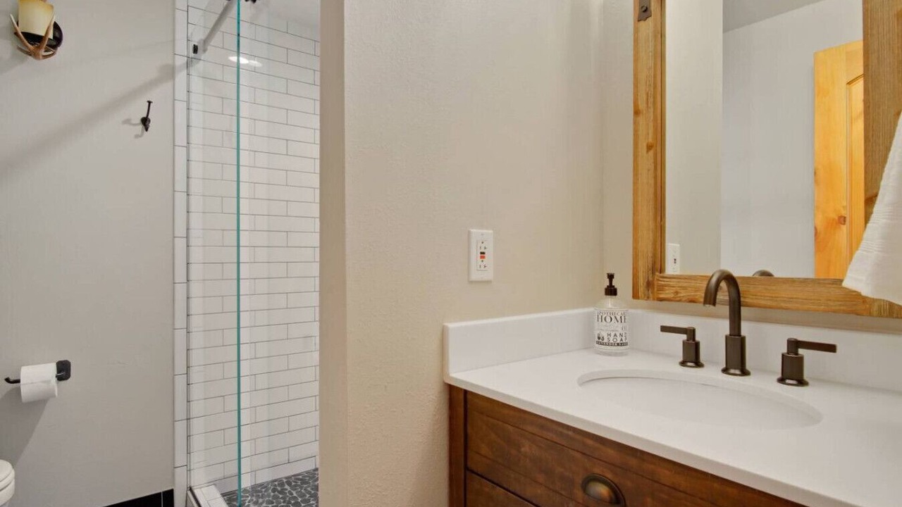 Photo of Bathroom in Shadow Mountain