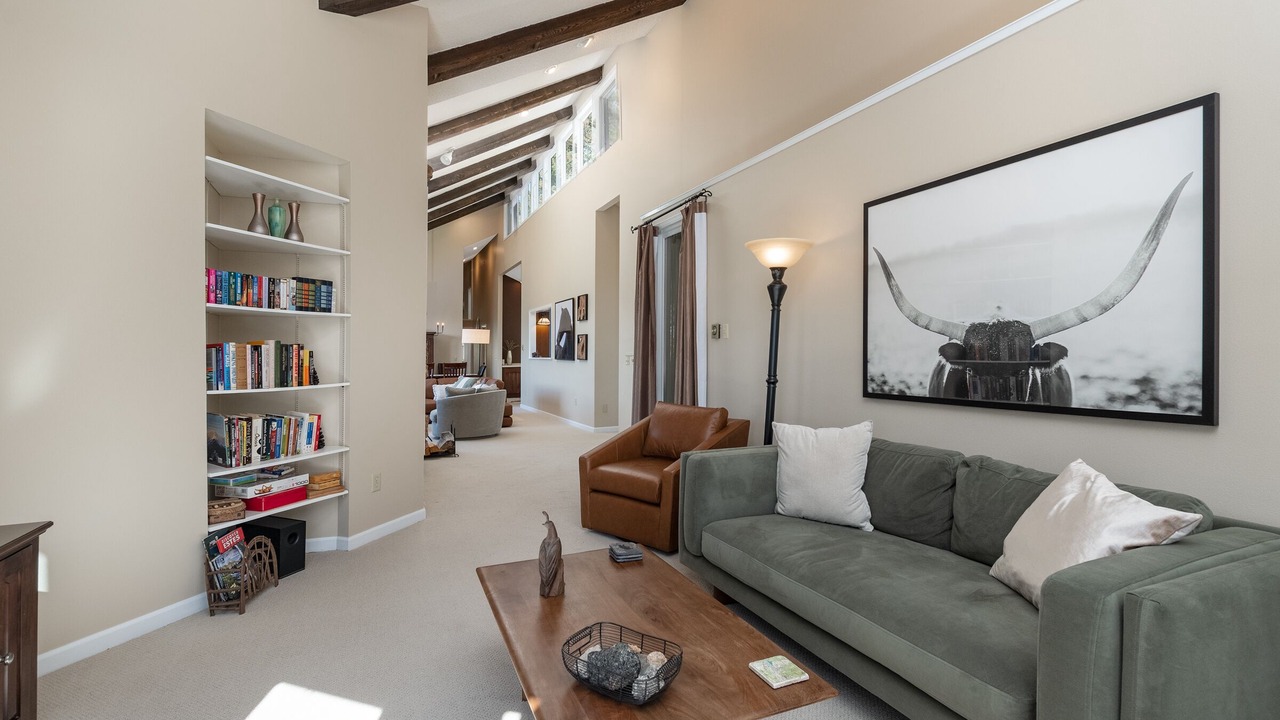 Photo of Livingroom in Windcliff Estates