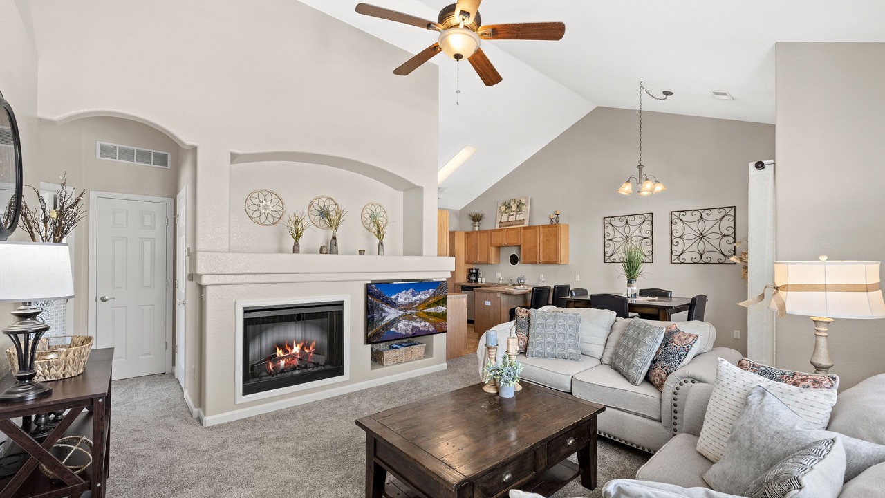 Photo of Livingroom in Aurora