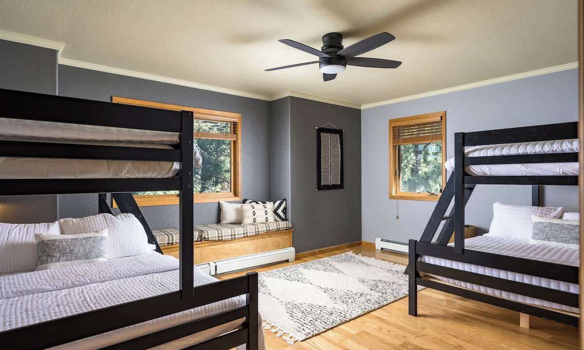 Photo of Bedroom in Evergreen Meadows