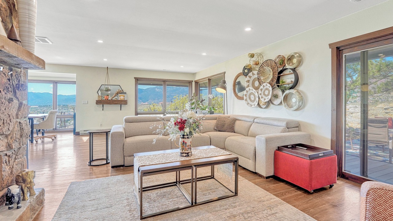 Photo of Livingroom in Northwest Colorado Springs