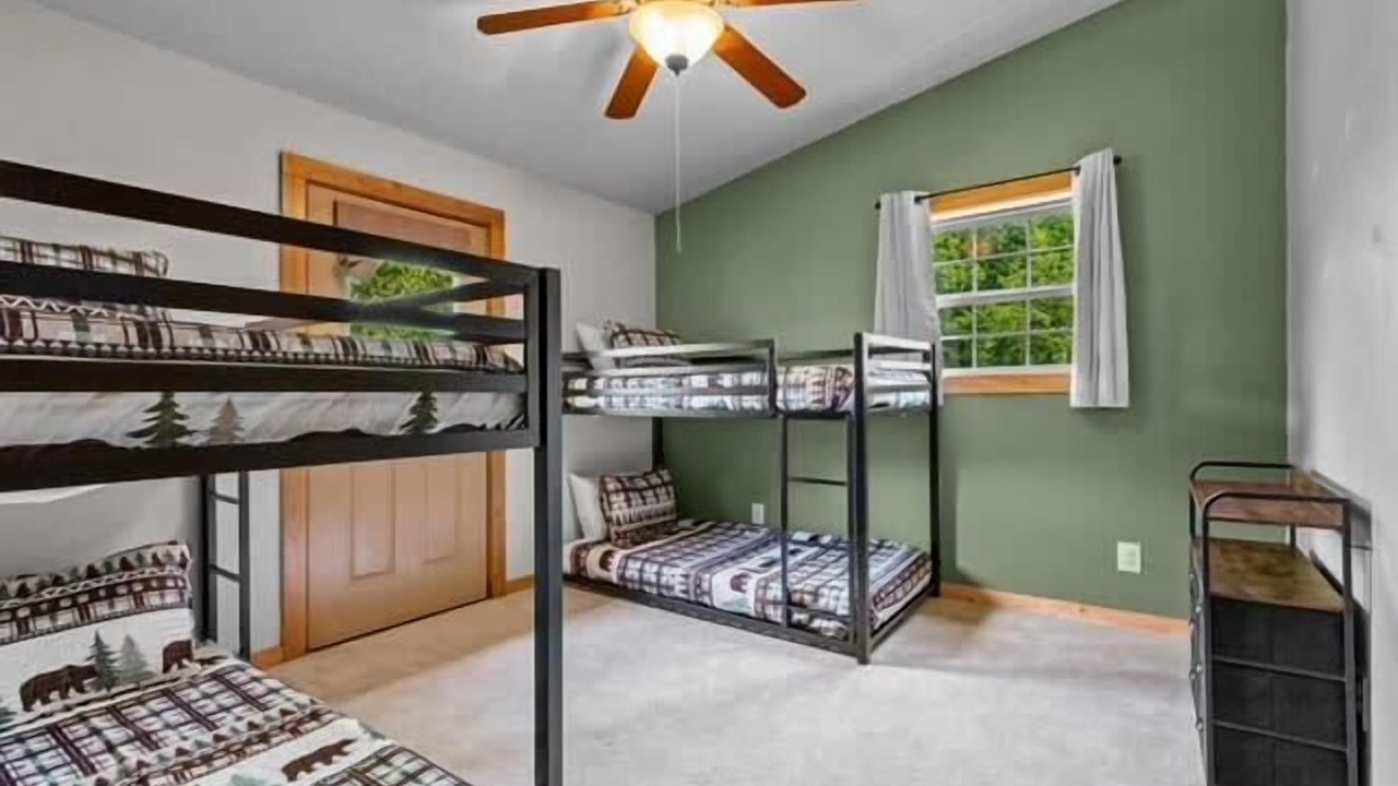 Photo of Bedroom in Sylvan Shores