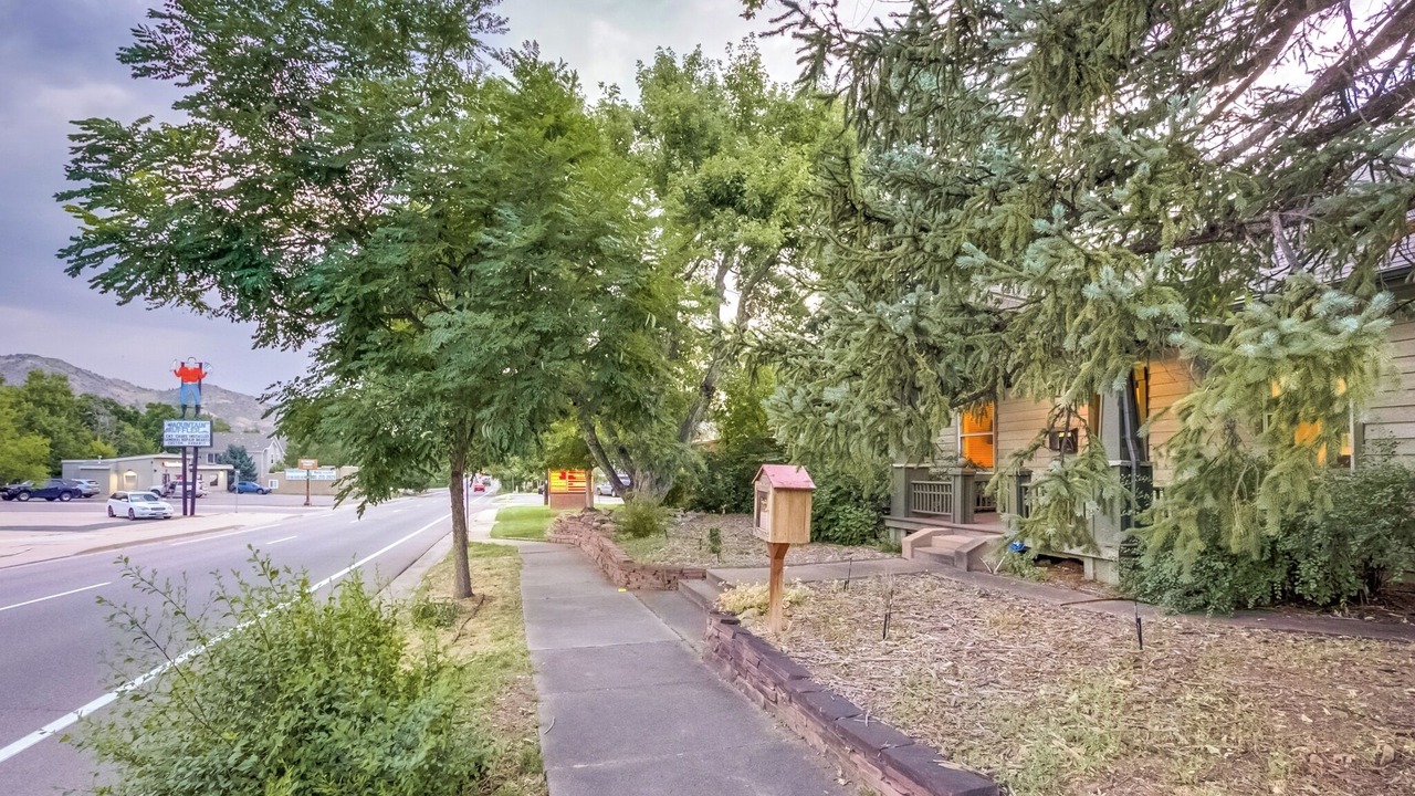 Photo of Outdoor in Golden