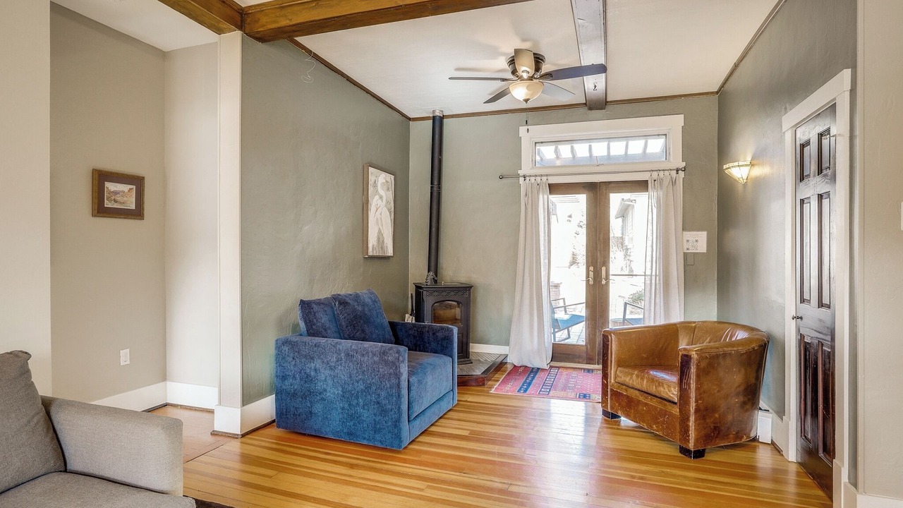 Photo of Livingroom in Golden