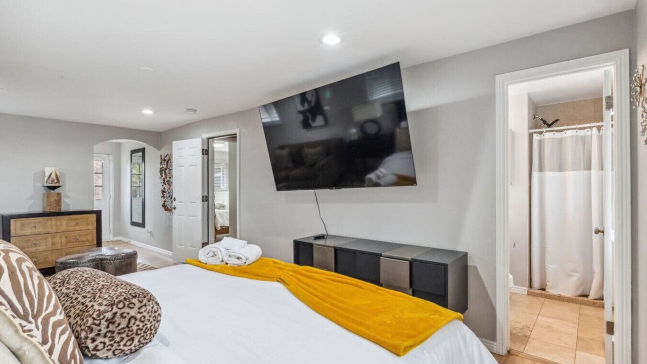 Photo of Bedroom in North Alameda