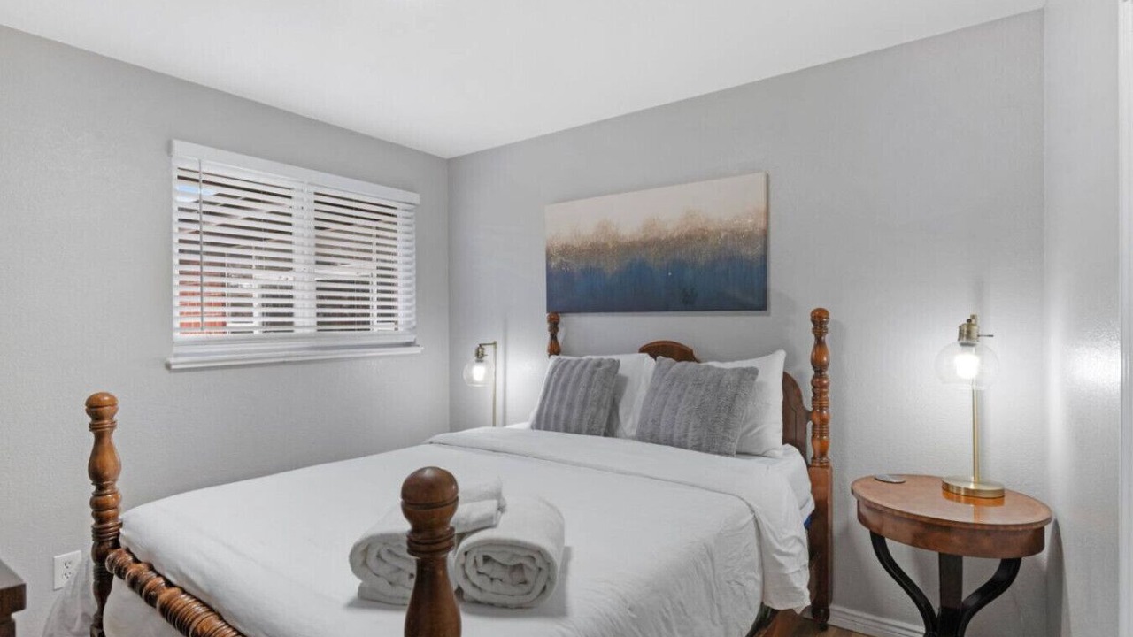 Photo of Bedroom in North Alameda