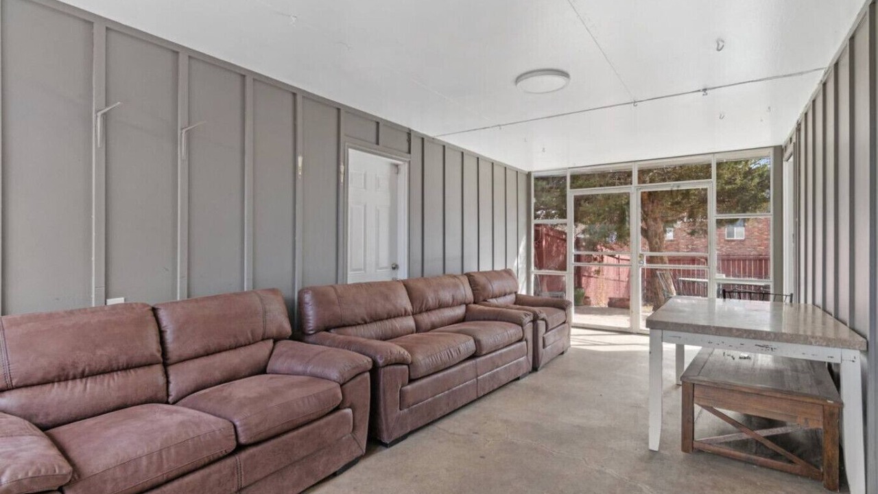 Photo of Livingroom in North Alameda