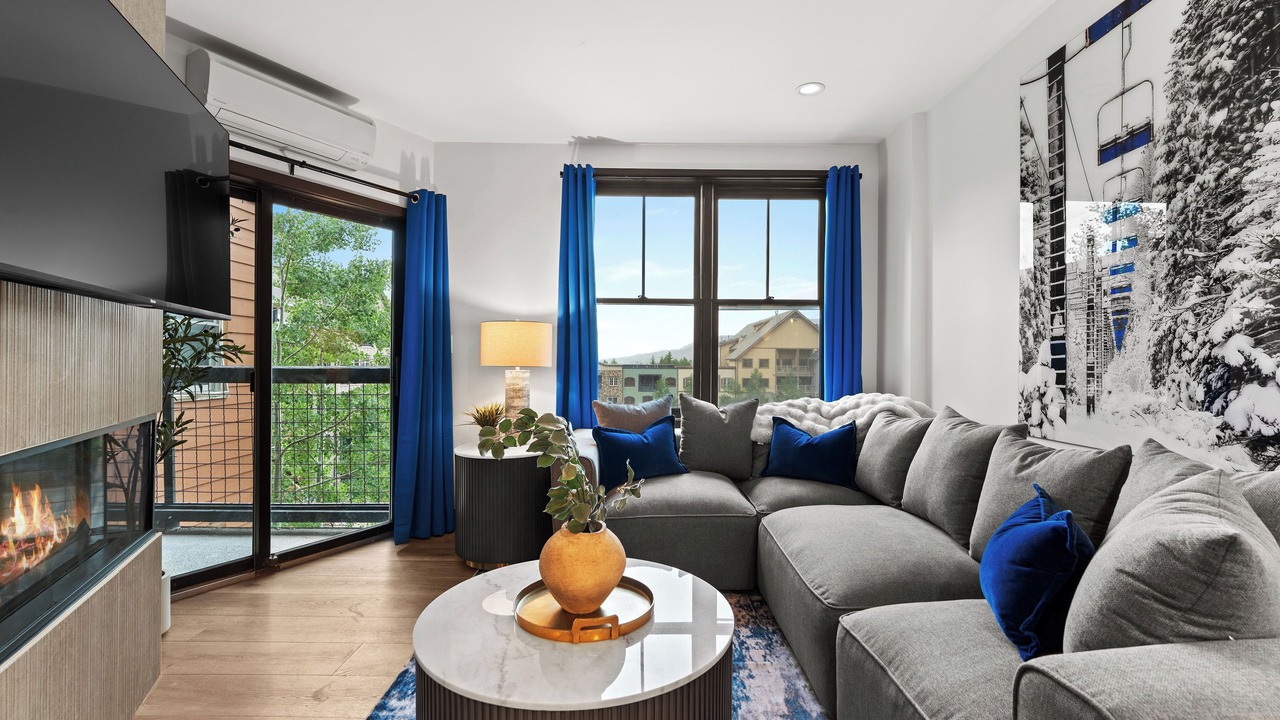 Photo of Livingroom in River Run