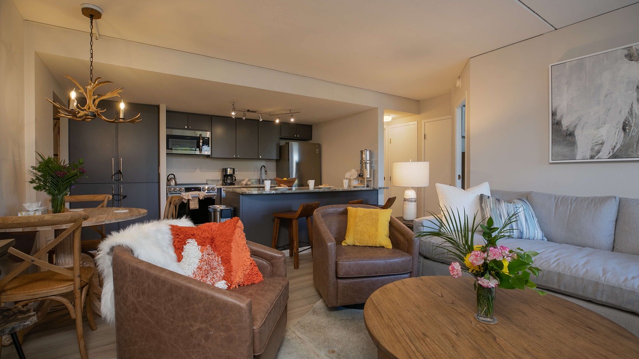 Photo of Livingroom in Peak 9