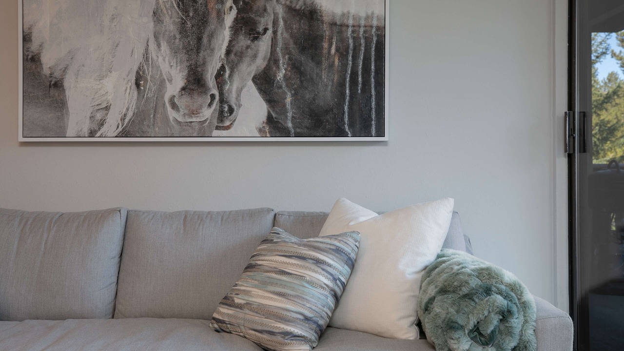 Photo of Livingroom in Peak 9