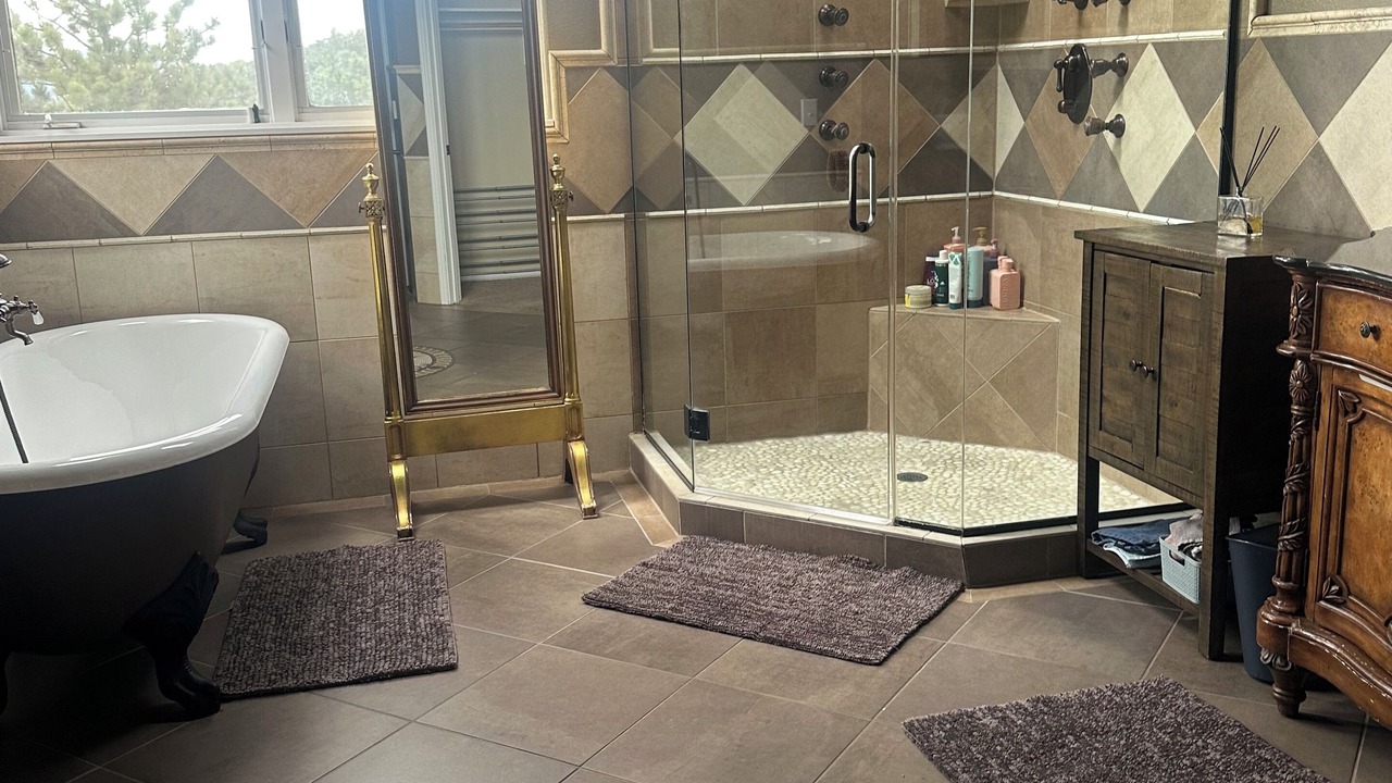 Photo of Bathroom in Tanoa and Hiwan
