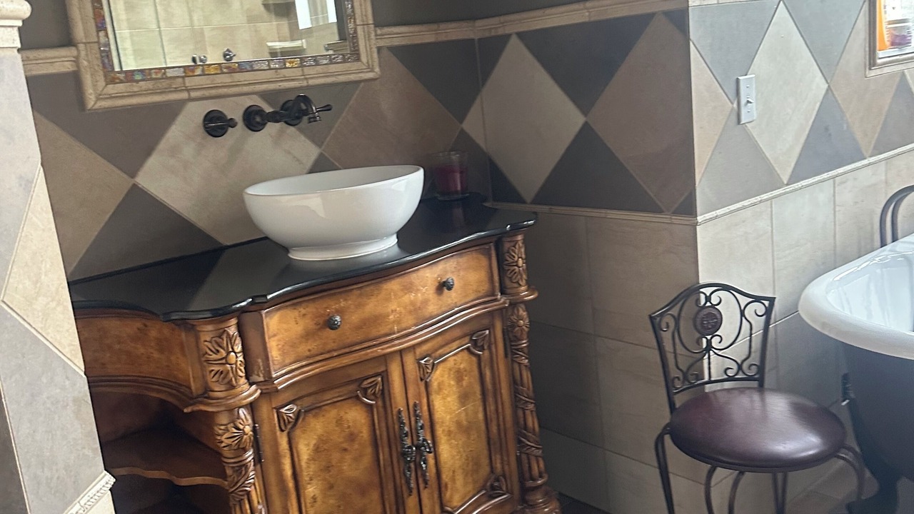 Photo of Bathroom in Tanoa and Hiwan