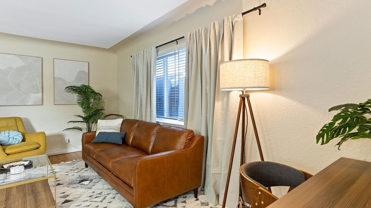 Photo of Livingroom in Aurora