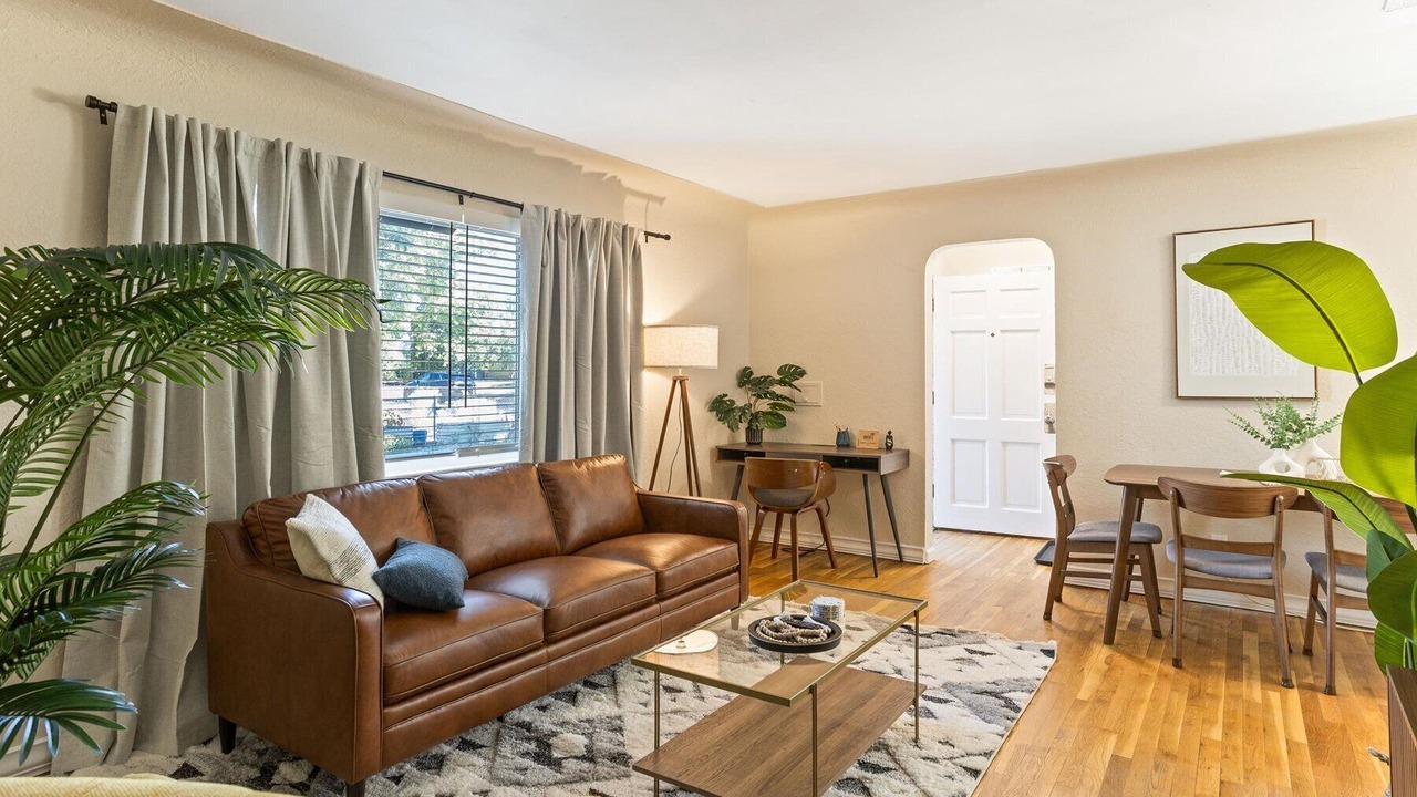 Photo of Livingroom in Aurora