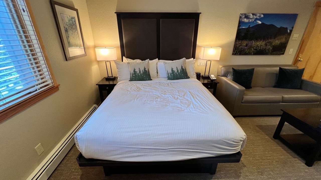 Photo of Bedroom in Peak 9