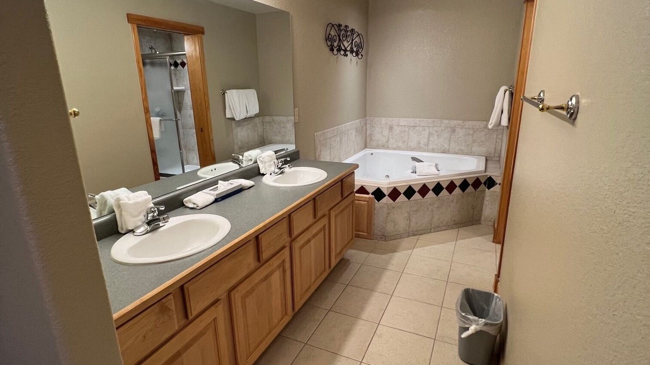 Photo of Bathroom in Peak 9