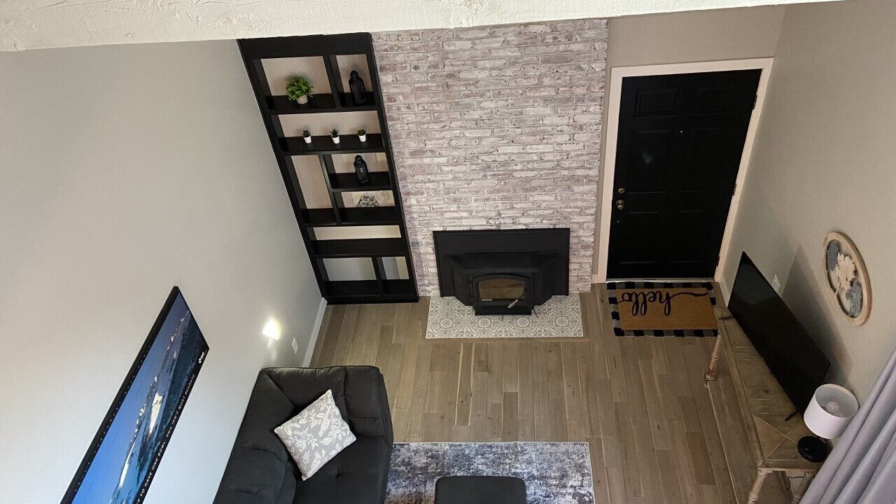 Photo of Livingroom in Ken Caryl