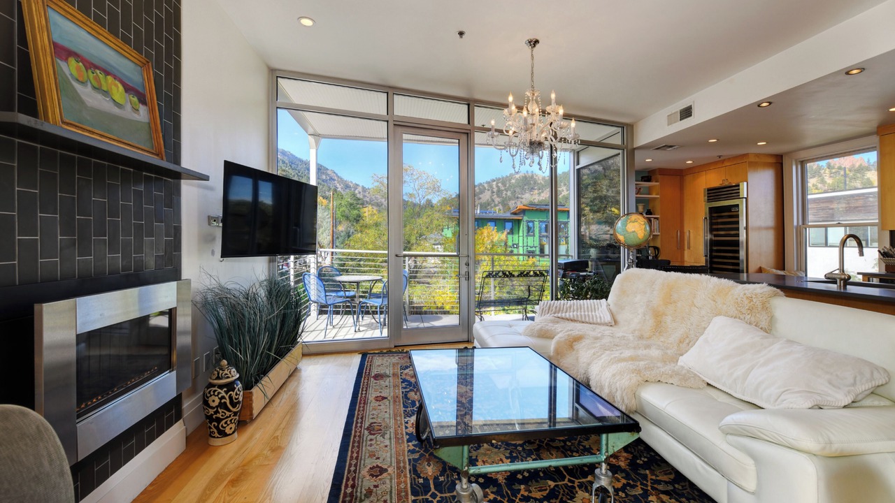 Photo of Livingroom in Lower Arapahoe