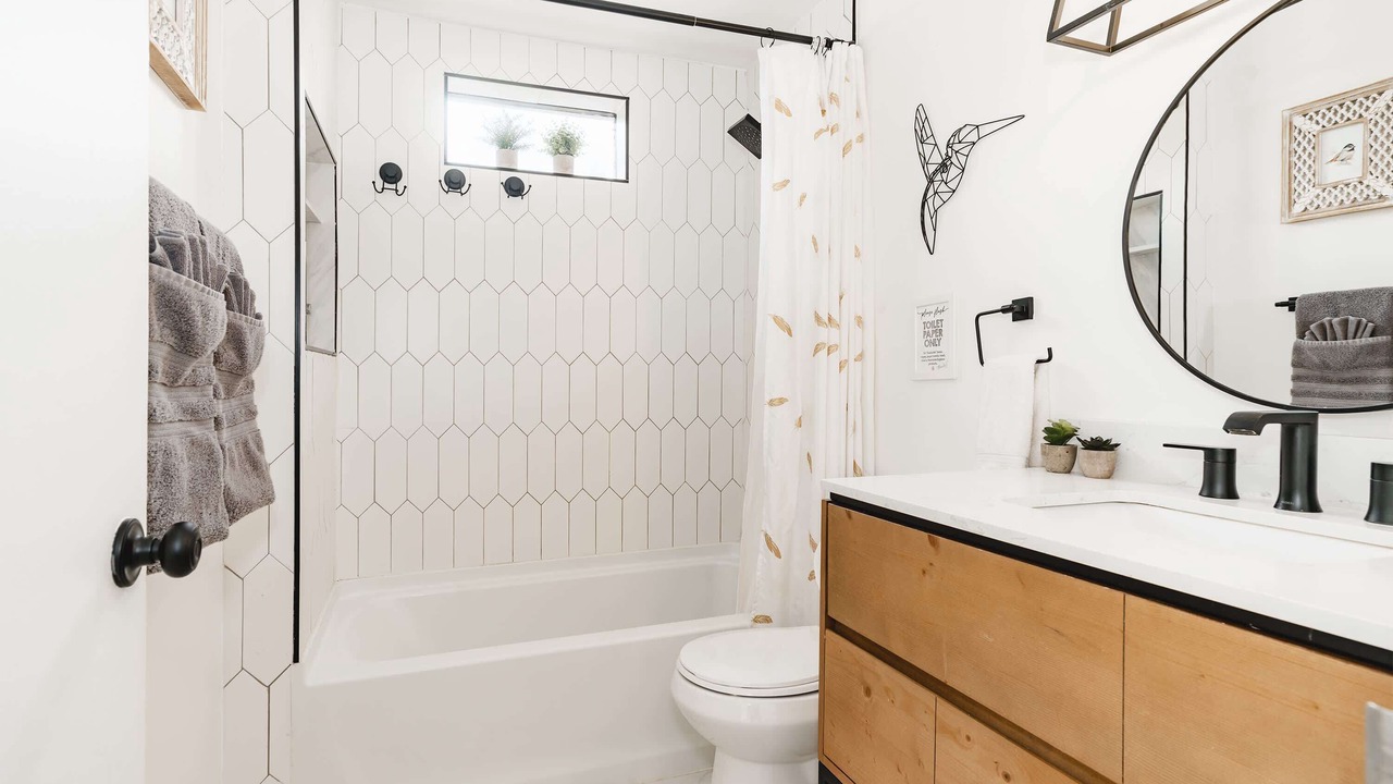 Photo of Bathroom in Pleasant Park Corridor