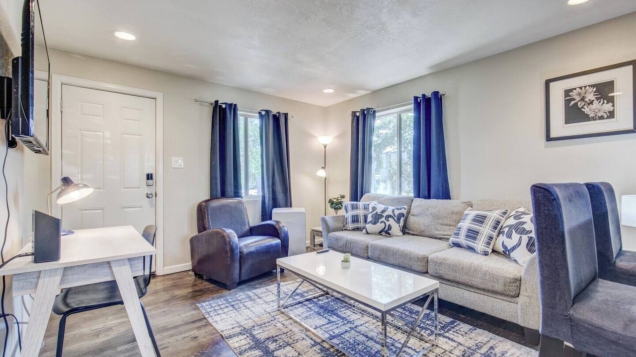 Photo of Livingroom in Lakewood