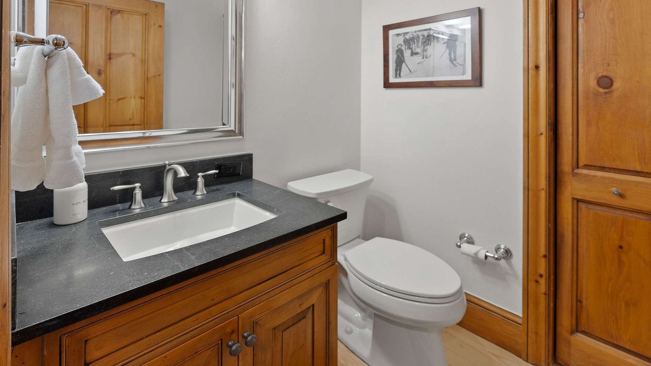 Photo of Bathroom in Highlands Townhomes