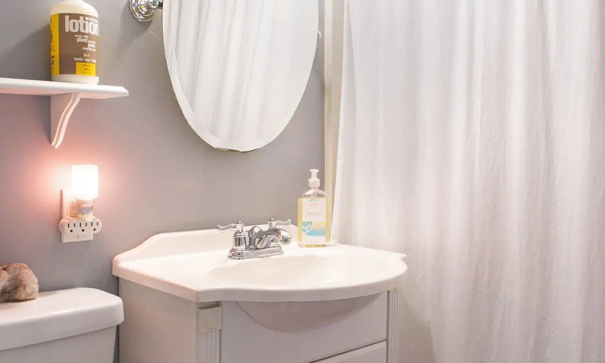 Photo of Bathroom in South Alameda
