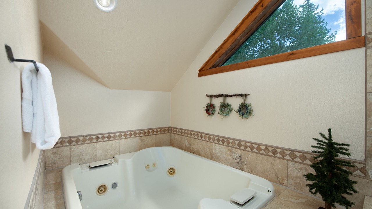 Photo of Bathroom in Four O'Clock