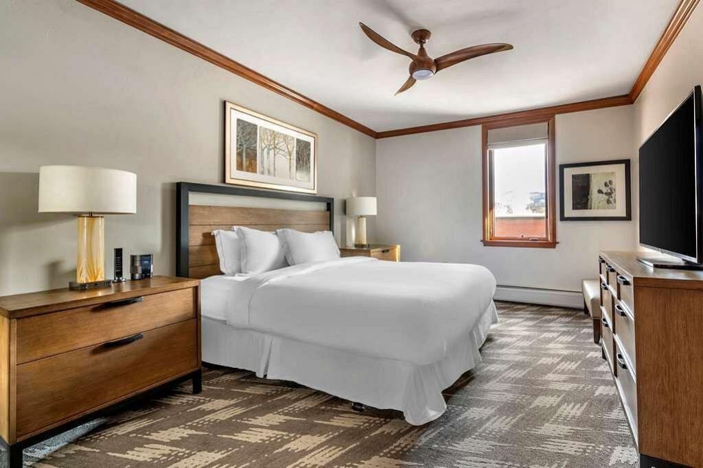 Photo of Bedroom in Peak 9