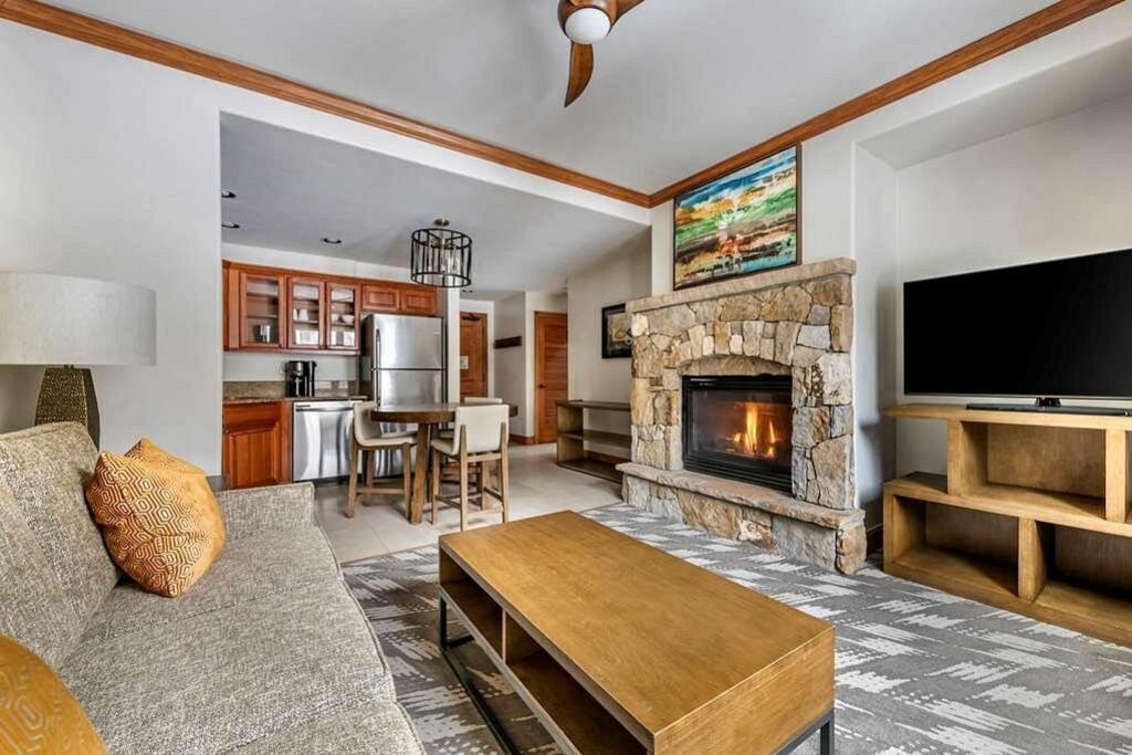 Photo of Livingroom in Peak 9