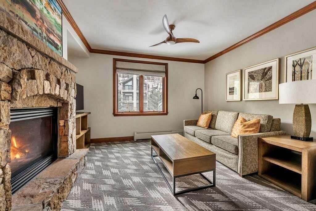 Photo of Livingroom in Peak 9