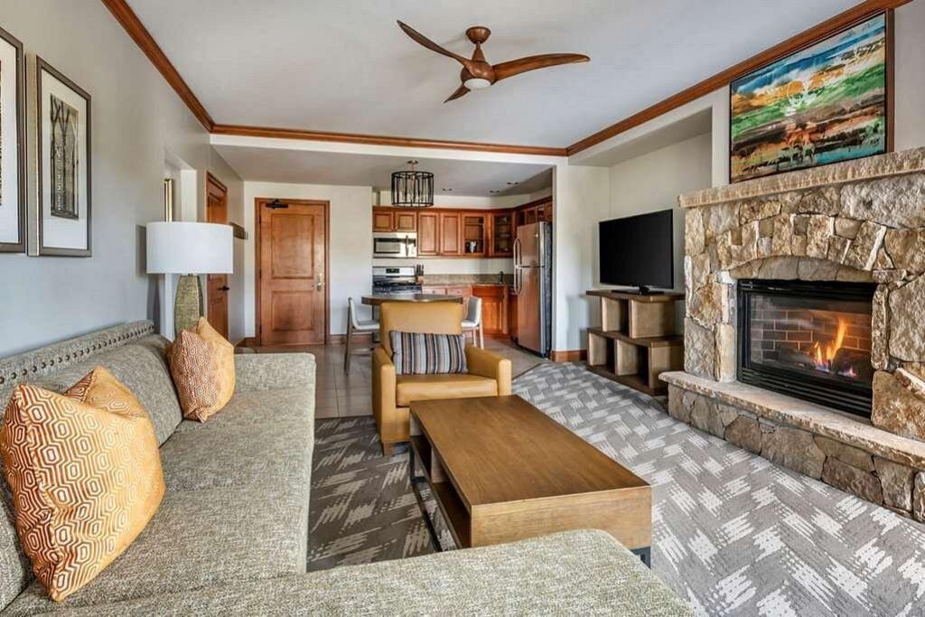 Photo of Livingroom in Peak 9