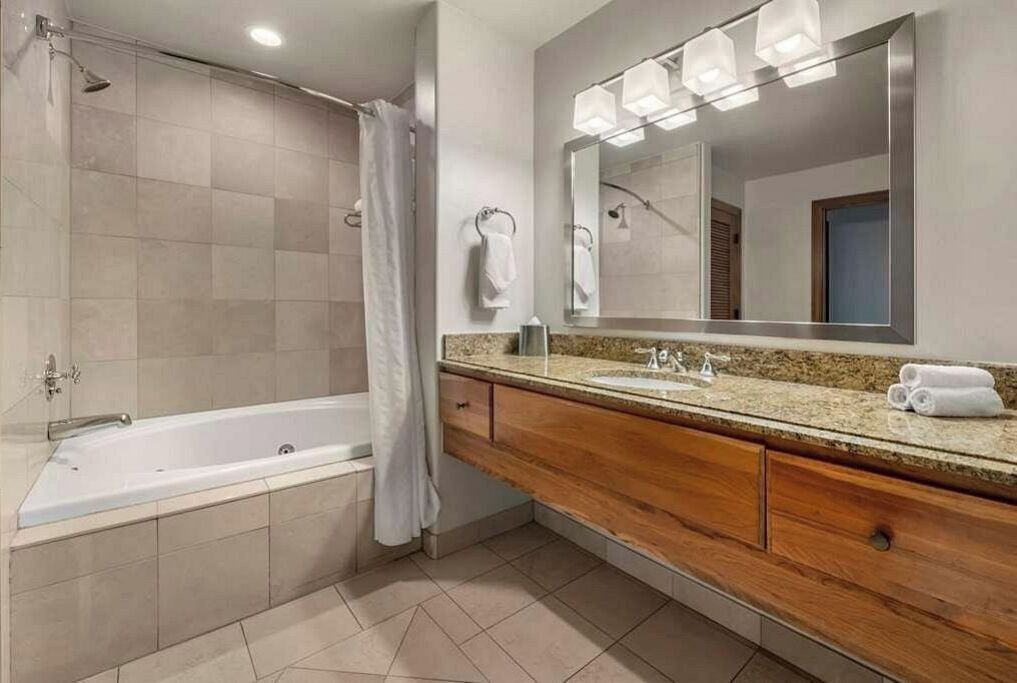 Photo of Bathroom in Peak 9