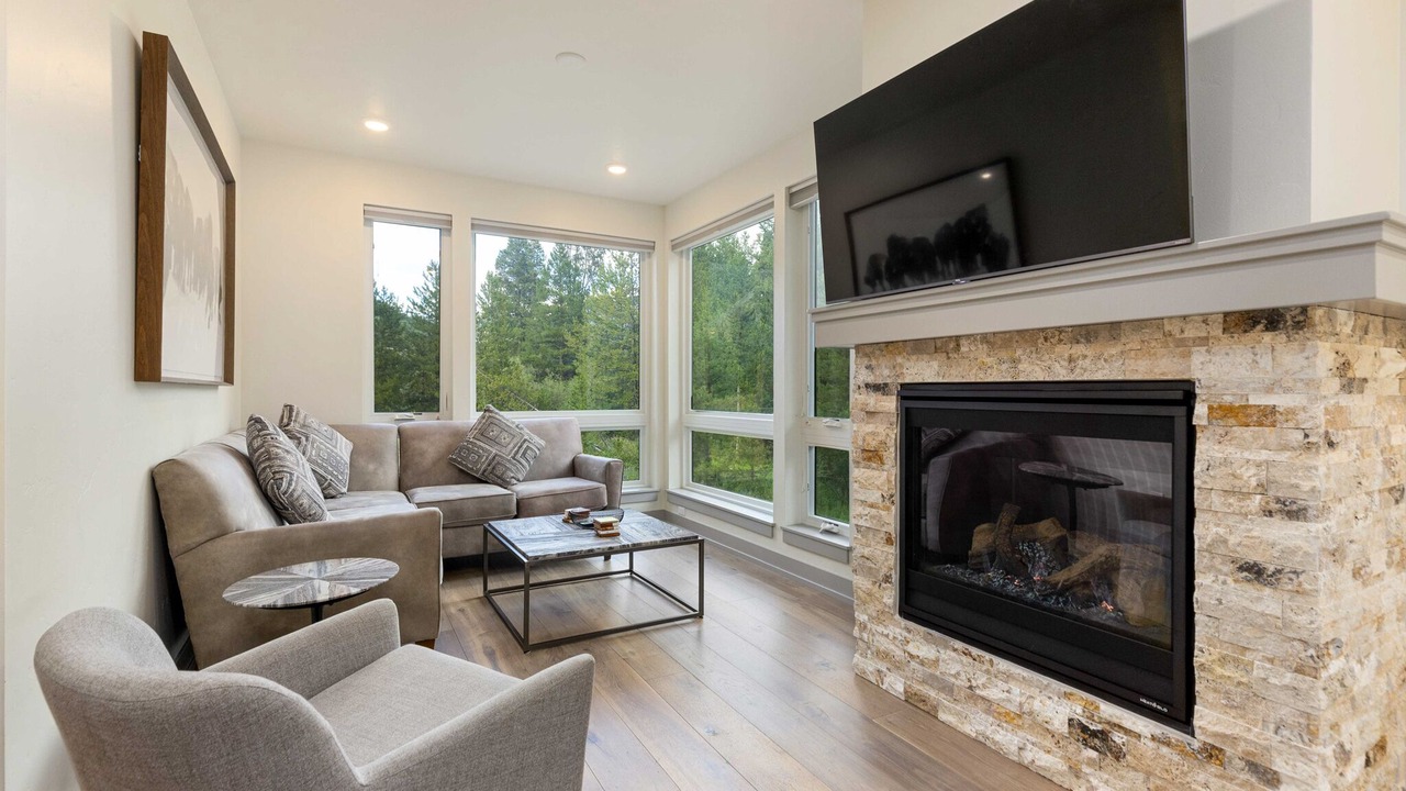 Photo of Livingroom in Lakeside Village