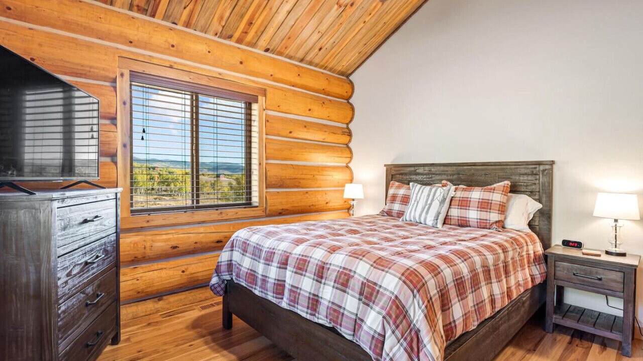 Photo of Bedroom in Michigan Hill