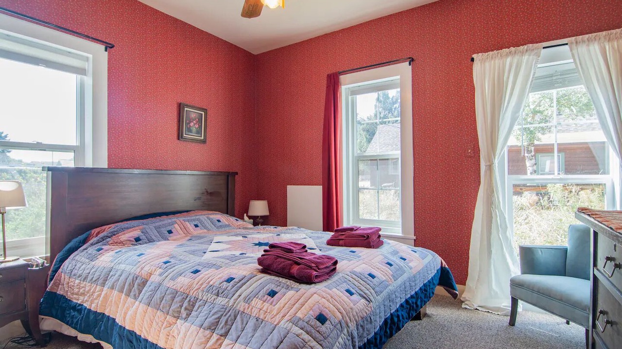 Photo of Bedroom in Pine