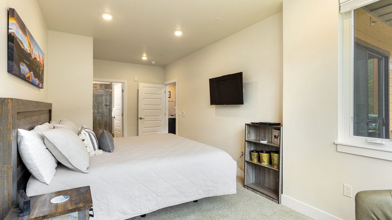 Photo of Bedroom in Lakeside Village