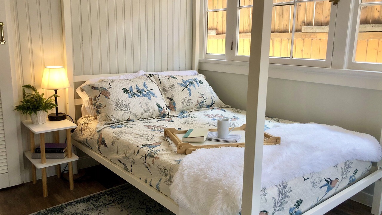 Photo of Bedroom in Cheyenne Canyon