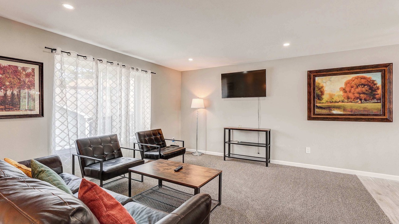 Photo of Livingroom in Aurora