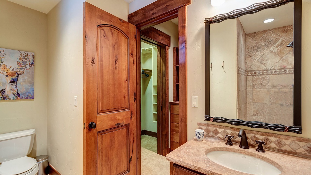 Photo of Bathroom in Four O'Clock