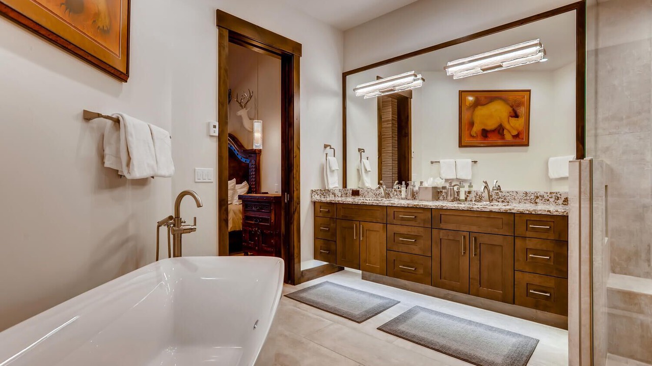 Photo of Bathroom in Peak 8