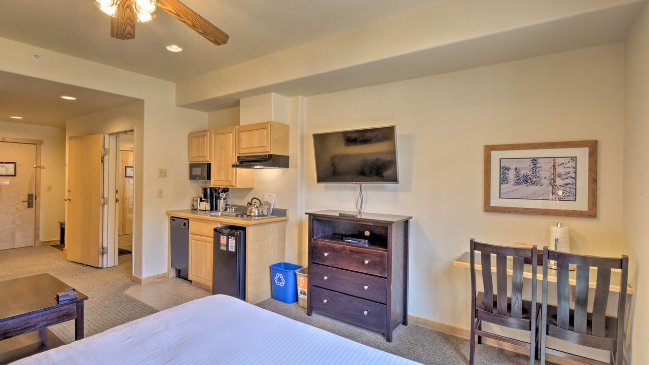Photo of Bedroom in Four O'Clock