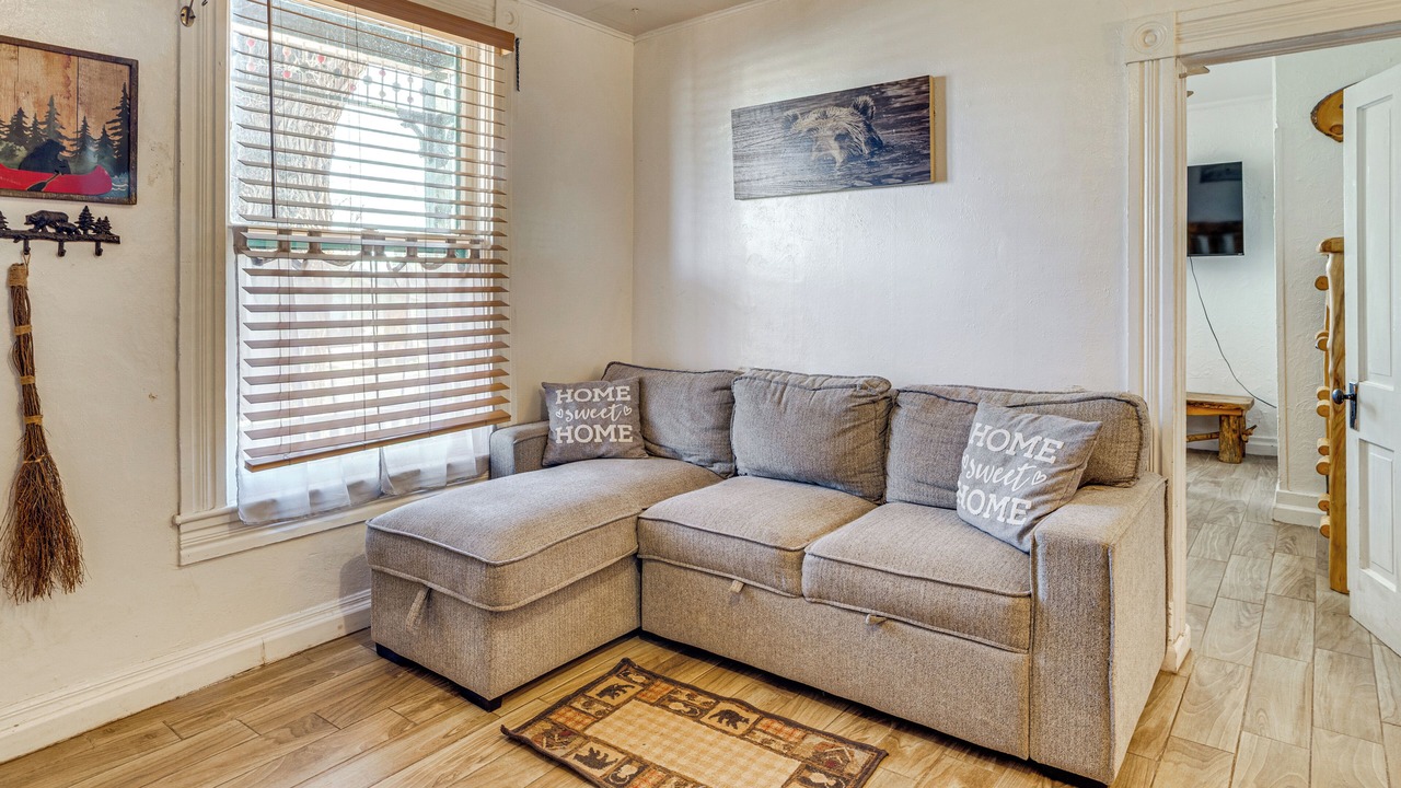 Photo of Livingroom in Canon City