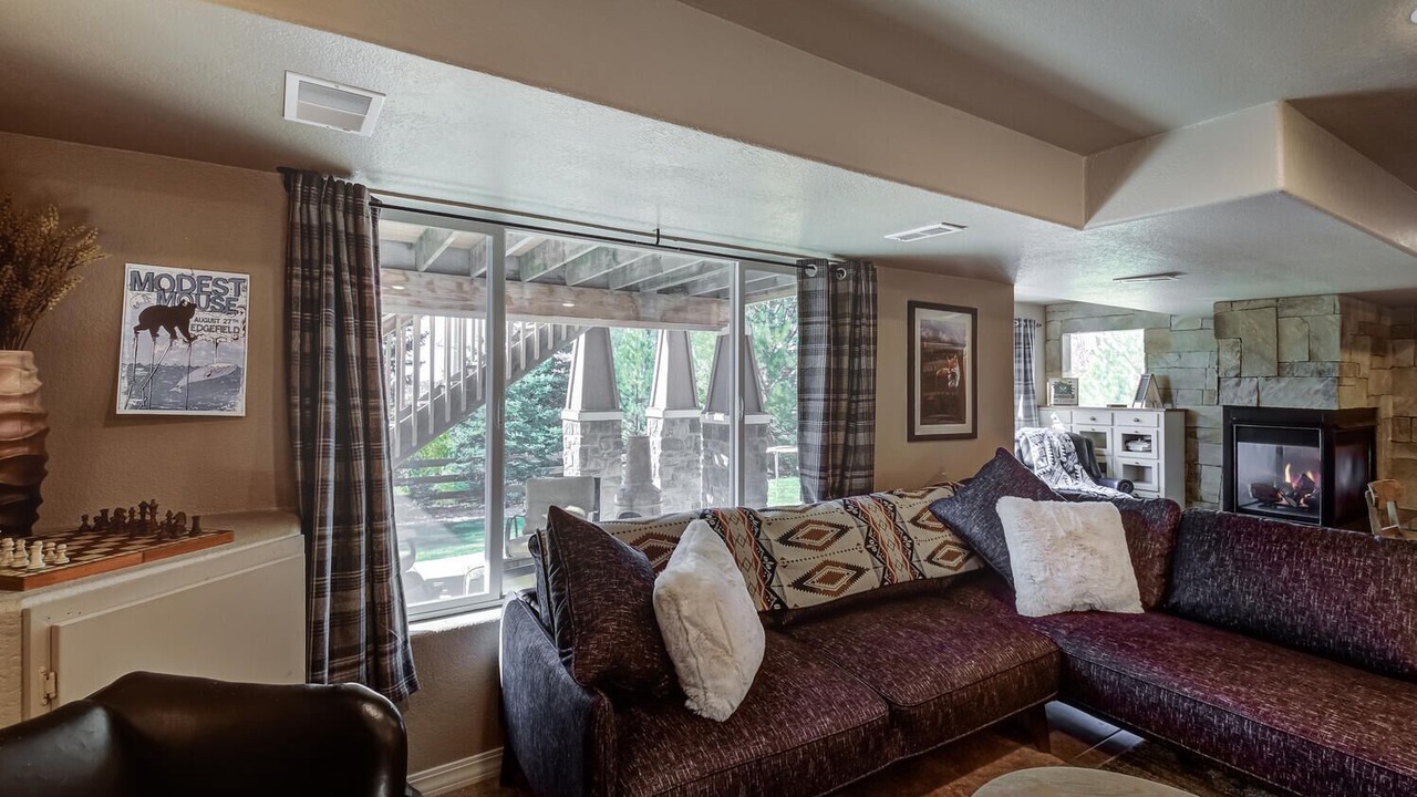 Photo of Livingroom in Tallyn's Reach