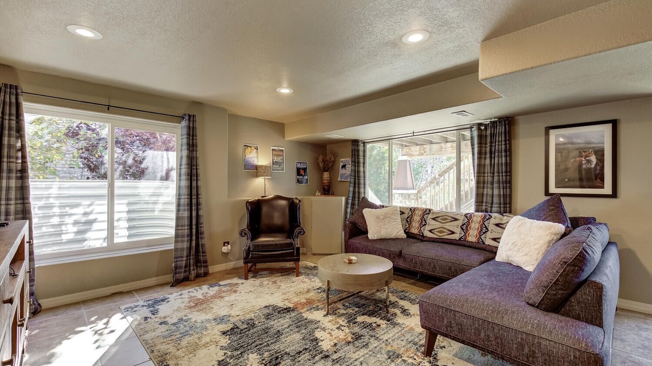Photo of Livingroom in Tallyn's Reach