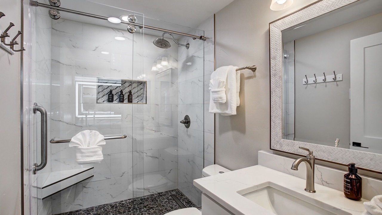 Photo of Bathroom in Peak 9