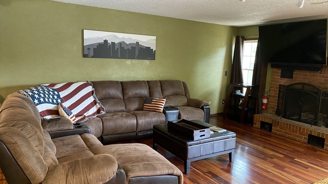 Photo of Livingroom in Ken Caryl