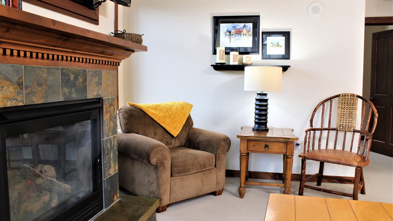 Photo of Livingroom in Peak 9