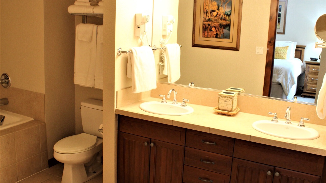 Photo of Bathroom in Peak 9