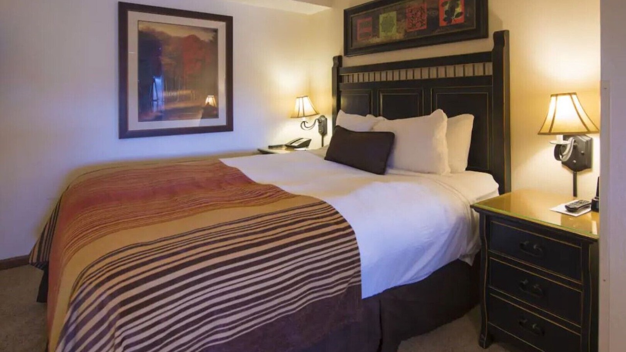 Photo of Bedroom in Peak 9